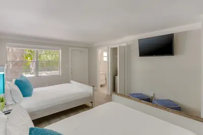 Photo 3 - Drift Hotel