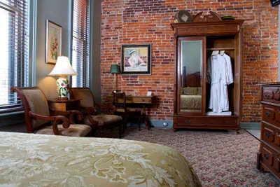 Photo 5 - The Black Hawk Hotel