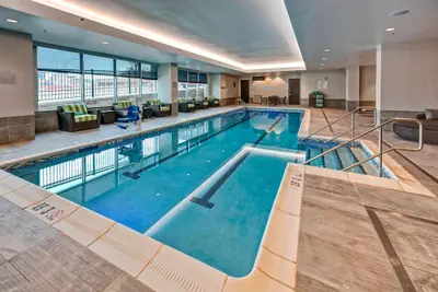 Photo 2 - Courtyard by Marriott Kansas City Downtown/Convention Center