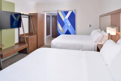 Photo 5 - Holiday Inn Express & Suites Madison by IHG