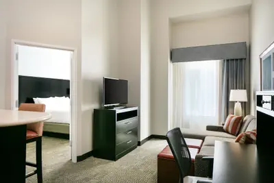 Photo 4 - Staybridge Suites Des Moines Downtown by IHG