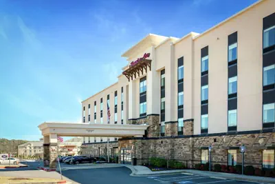 Photo 2 - Hampton Inn Emerson LakePoint