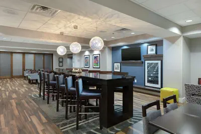Photo 4 - Hampton Inn Emerson LakePoint