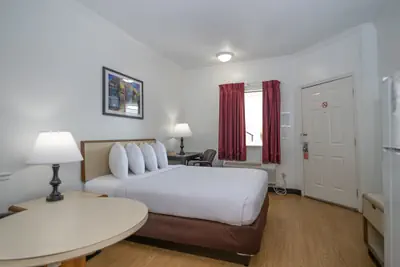 Photo 3 - Contempra Inn