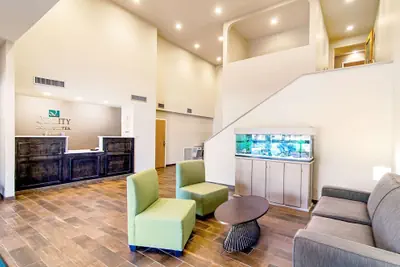 Photo 5 - Quality Inn & Suites Near Tanger Outlet Mall