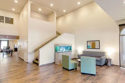 Photo 4 - Quality Inn & Suites Near Tanger Outlet Mall