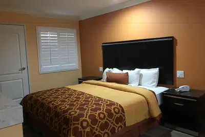 Photo 3 - Executive Suites Inn