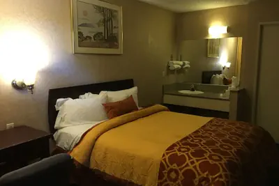 Photo 2 - Executive Suites Inn