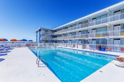 Photo 2 - The Crusader Oceanfront Family Resort