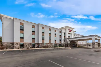 Photo 2 - Hampton Inn Fond du Lac