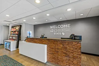 Photo 4 - Hampton Inn Fond du Lac