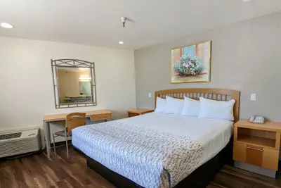 Photo 5 - Royal Inn