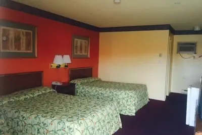 Photo 3 - Penn Terrace Motel