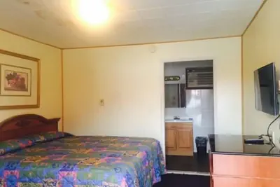 Photo 4 - Penn Terrace Motel