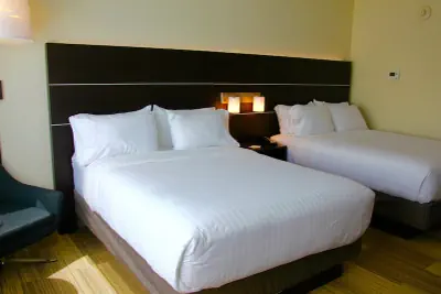Photo 4 - Holiday Inn Express & Suites Oswego by IHG