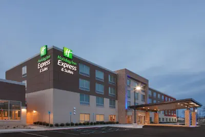 Photo 2 - Holiday Inn Express and Suites Detroit/Sterling Heights by IHG