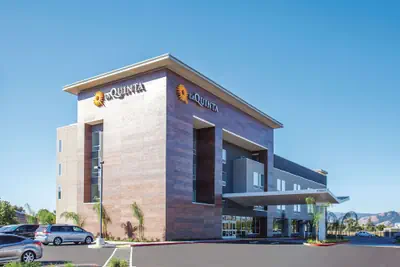 Photo 2 - La Quinta Inn & Suites by Wyndham Morgan Hill-San Jose South