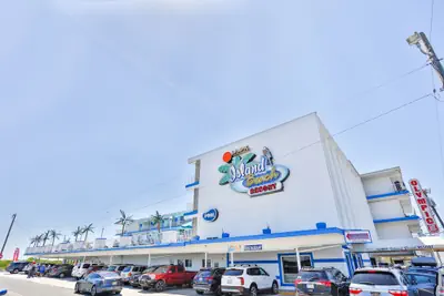 Photo 2 - Olympic Island Beach Resort