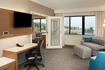 Photo 4 - Courtyard by Marriott Seattle Everett Downtown