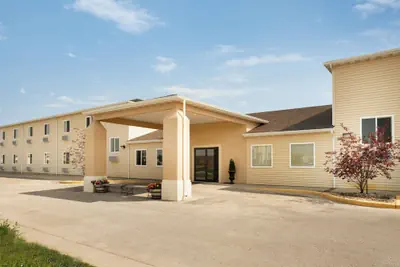 Photo 2 - Travelodge by Wyndham Gillette