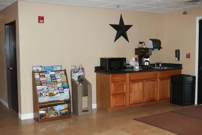 Photo 3 - Travelodge by Wyndham Gillette