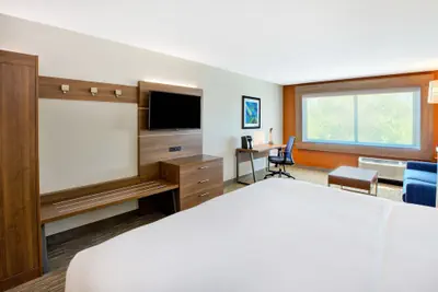 Photo 3 - Holiday Inn Express & Suites New Castle by IHG