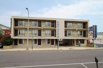 Photo 2 - Dry Dock Motel