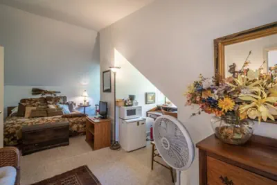 Photo 5 - Stone Haus Bed & Breakfast