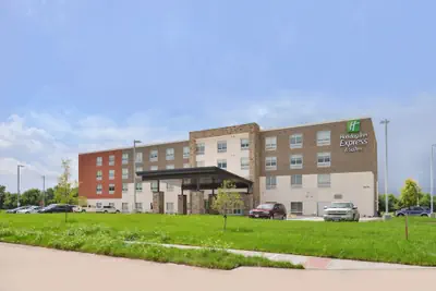 Photo 2 - Holiday Inn Express & Suites Omaha Airport by IHG