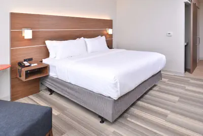 Photo 4 - Holiday Inn Express & Suites Omaha Airport by IHG