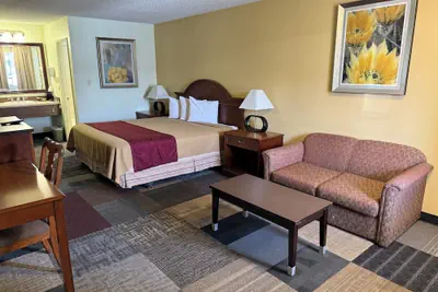 Photo 4 - Thunderbird Motel