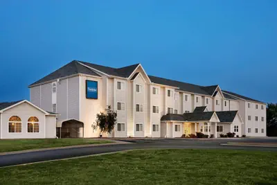Photo 2 - Travelodge by Wyndham Fort Scott