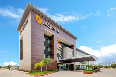 Photo 2 - La Quinta Inn & Suites by Wyndham McAllen Convention Center