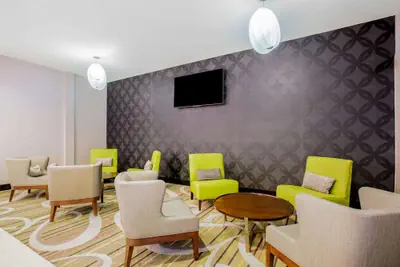 Photo 4 - La Quinta Inn & Suites by Wyndham McAllen Convention Center