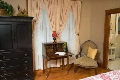 Photo 3 - Delta Street Inn