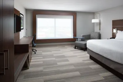 Photo 5 - Holiday Inn Express & Suites Kingdom City by IHG