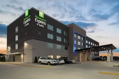 Photo 2 - Holiday Inn Express & Suites Kingdom City by IHG