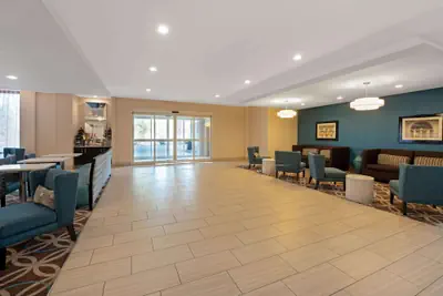 Photo 4 - La Quinta Inn & Suites by Wyndham West Monroe