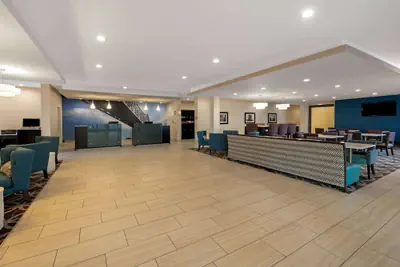 Photo 3 - La Quinta Inn & Suites by Wyndham West Monroe