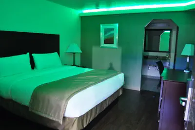 Photo 5 - Trinity Suites Downtown Dallas