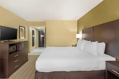 Photo 5 - Best Western Plus Thornburg Inn & Suites