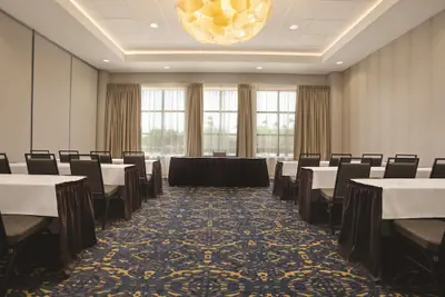 Photo 5 - Embassy Suites by Hilton McAllen Convention Center