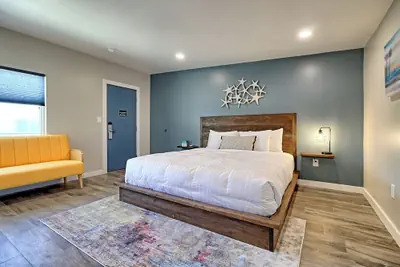 Photo 4 - White Caps Motel