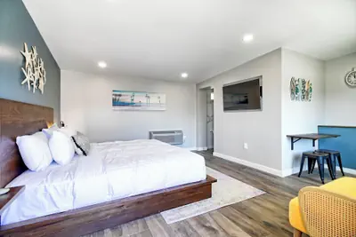 Photo 3 - White Caps Motel