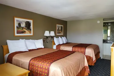 Photo 4 - Budget Inn Express Douglas