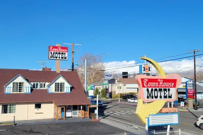 Photo 2 - Townhouse Motel