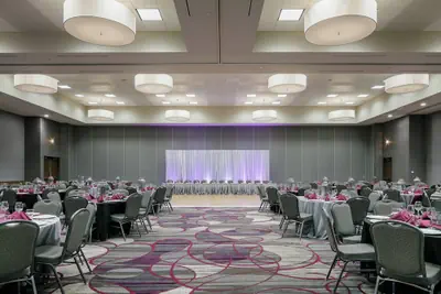 Photo 3 - Courtyard by Marriott Omaha Bellevue Beardmore Event Center