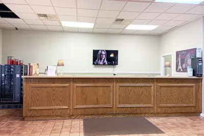 Photo 4 - Paris Inn and Suites