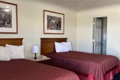 Photo 3 - Travelodge by Wyndham Gallup