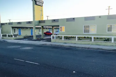 Photo 2 - Town House Motel